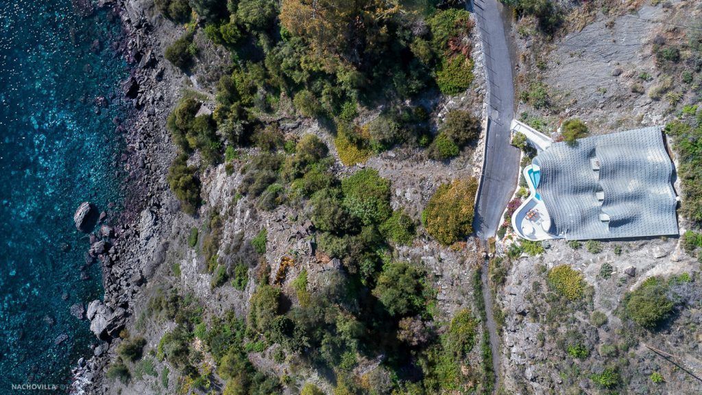 Cliff-House-Gilbartolome-The-World's-Most-Extraordinary-Homes-Netflix